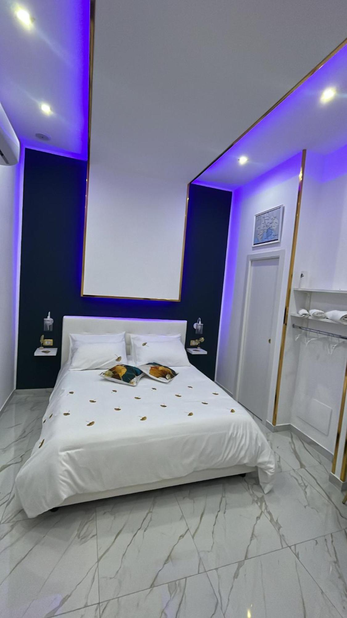 شقة Regina House نابولي المظهر الخارجي الصورة