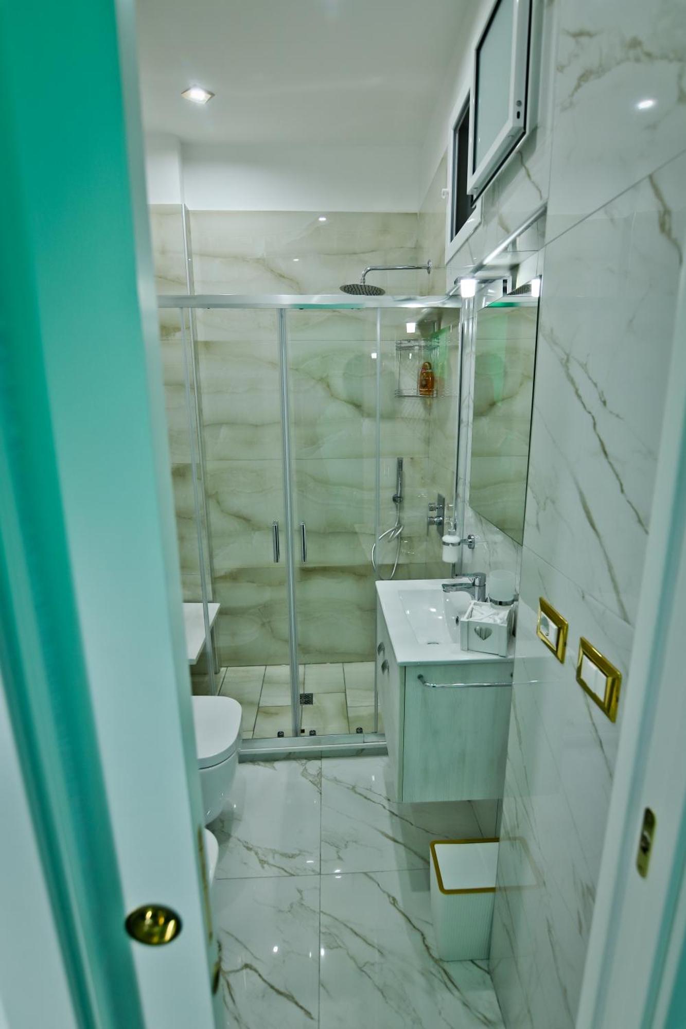 شقة Regina House نابولي المظهر الخارجي الصورة