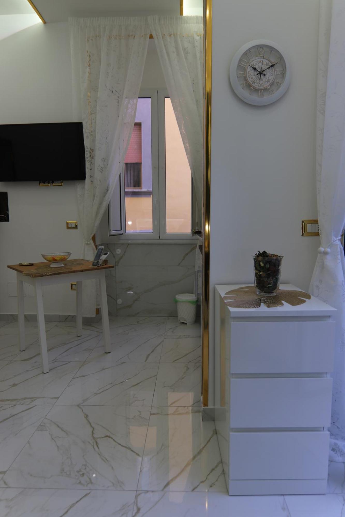 شقة Regina House نابولي المظهر الخارجي الصورة