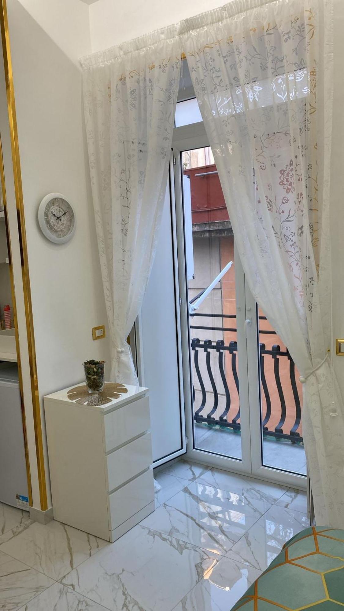 شقة Regina House نابولي المظهر الخارجي الصورة