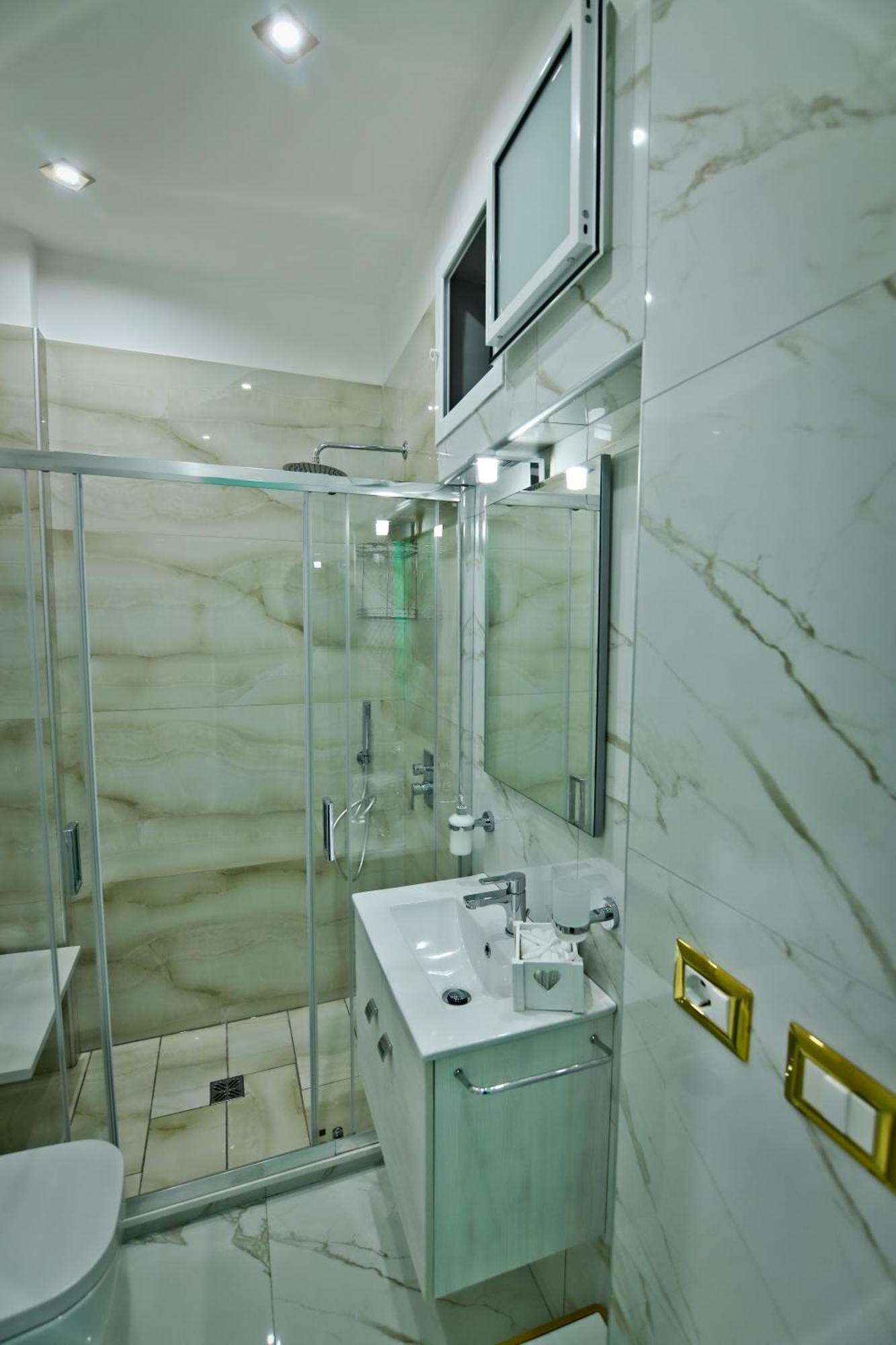شقة Regina House نابولي المظهر الخارجي الصورة