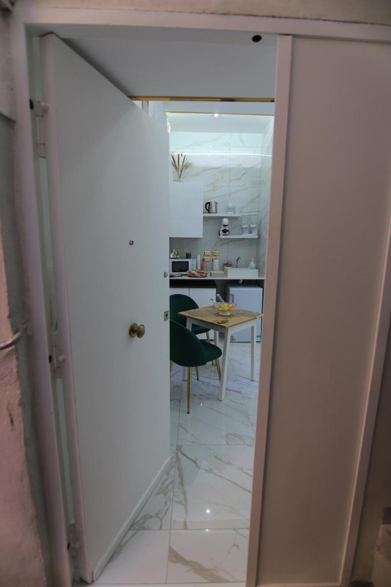 شقة Regina House نابولي المظهر الخارجي الصورة