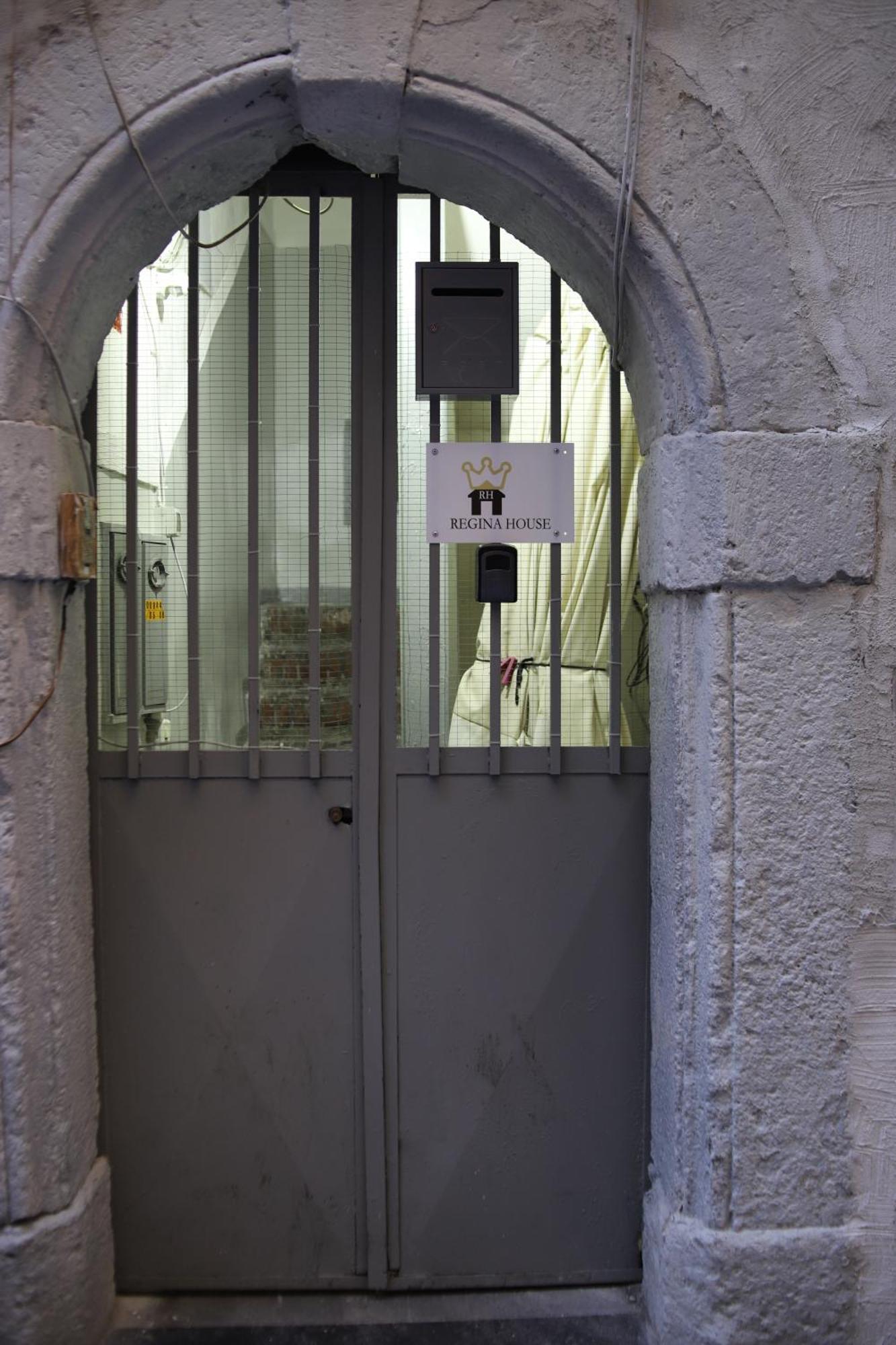 شقة Regina House نابولي المظهر الخارجي الصورة