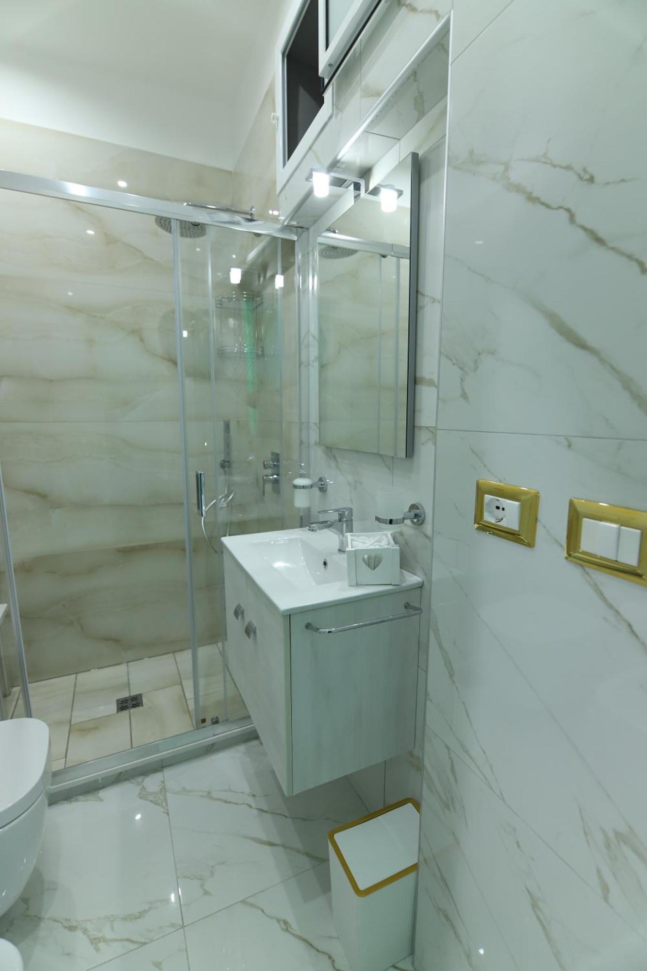 شقة Regina House نابولي المظهر الخارجي الصورة